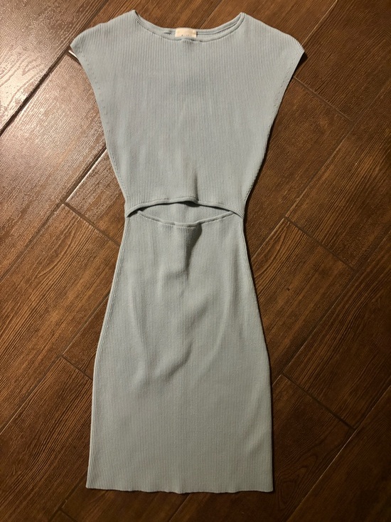 Aritzia Dresses & Skirts - Aritzia Wilfred Cutout Dress